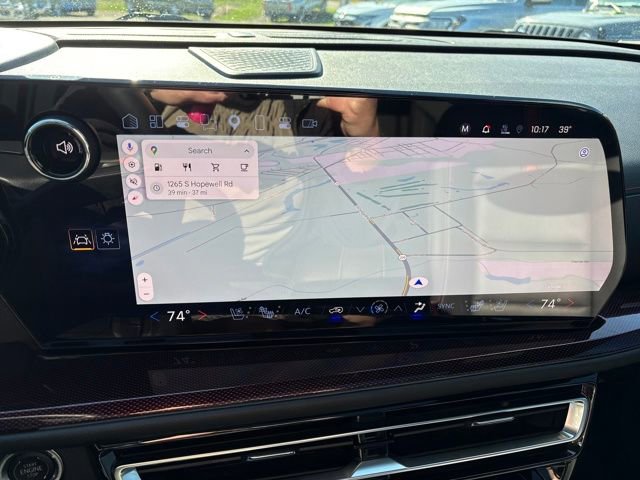 Used 2024 Chevrolet Traverse RS image 24