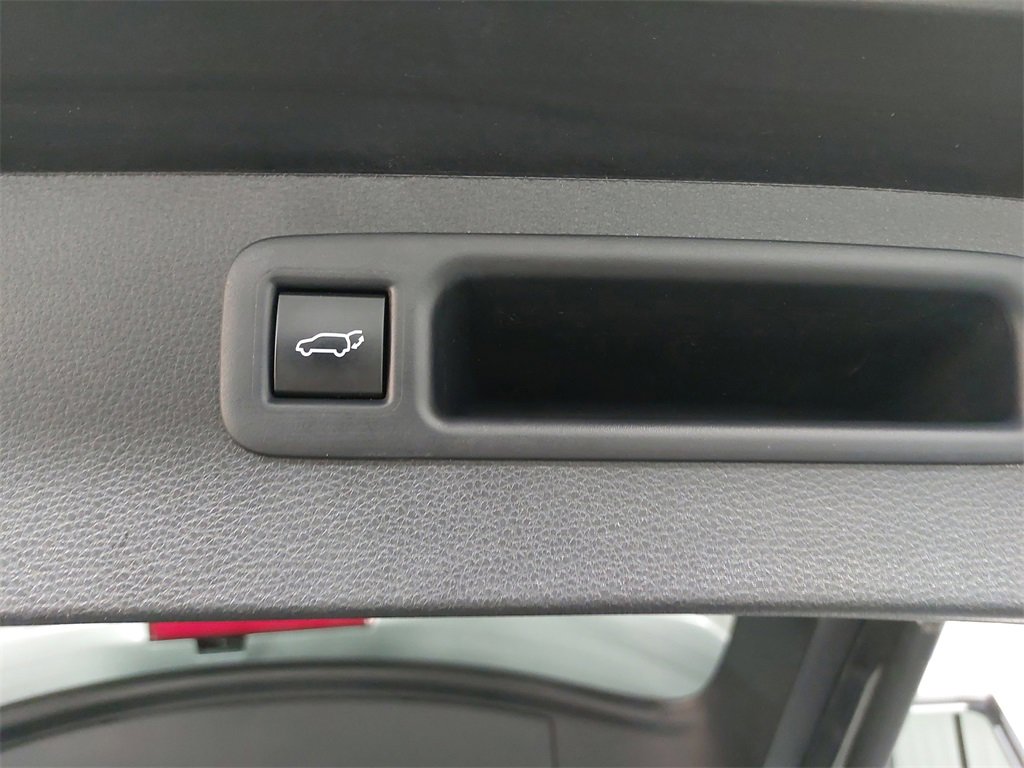 Used 2024 Toyota Highlander LE image 15