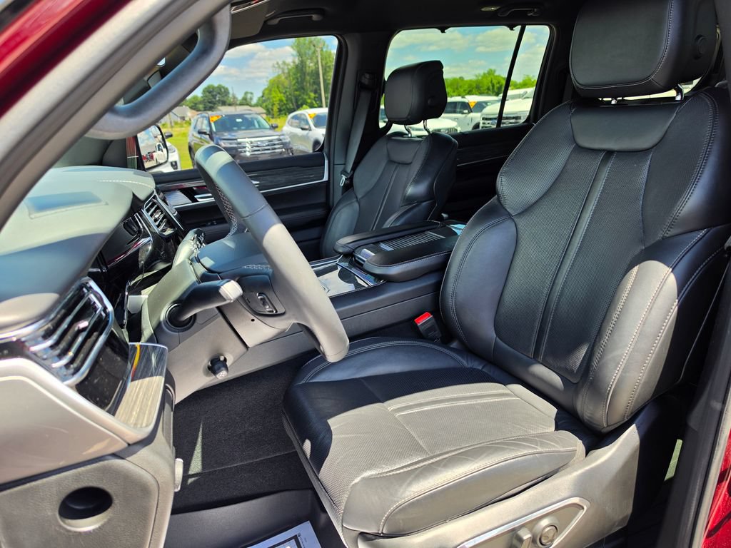 Certified 2022 Jeep Wagoneer Series III w/ Convenience Group I AWD/4WD image 18
