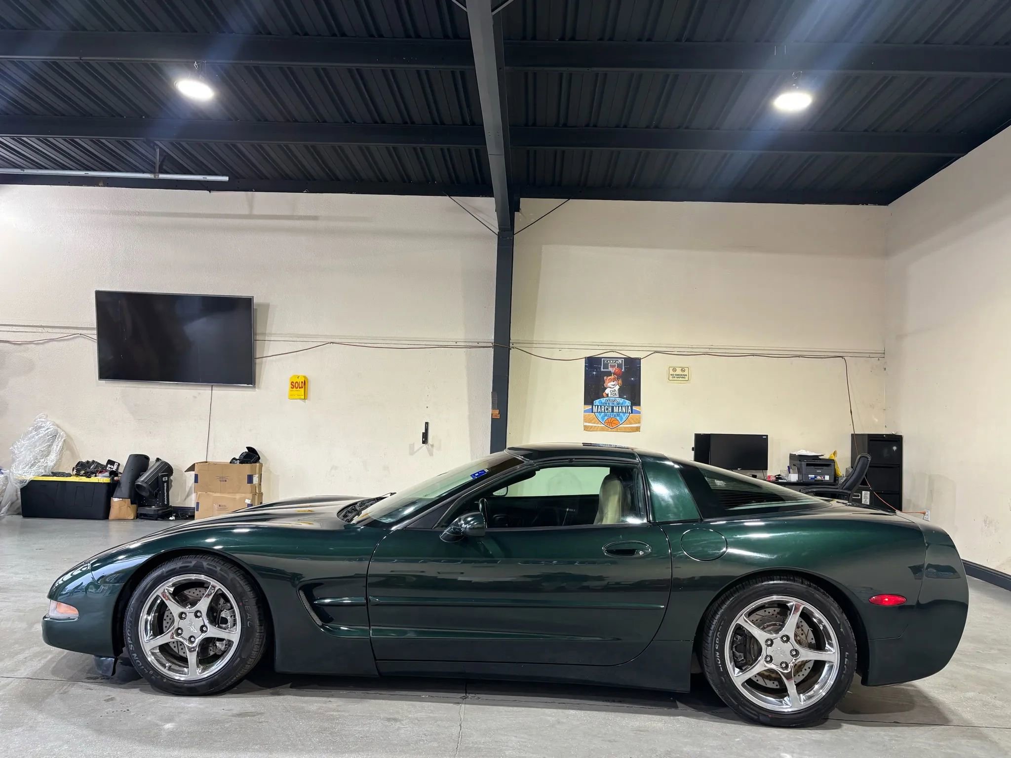 Used 2000 Chevrolet Corvette Coupe w/ Performance Handling Pkg image 4