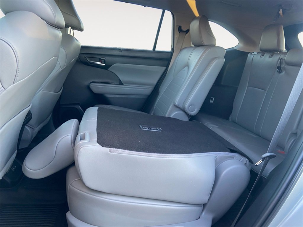 Used 2022 Toyota Highlander XLE image 13