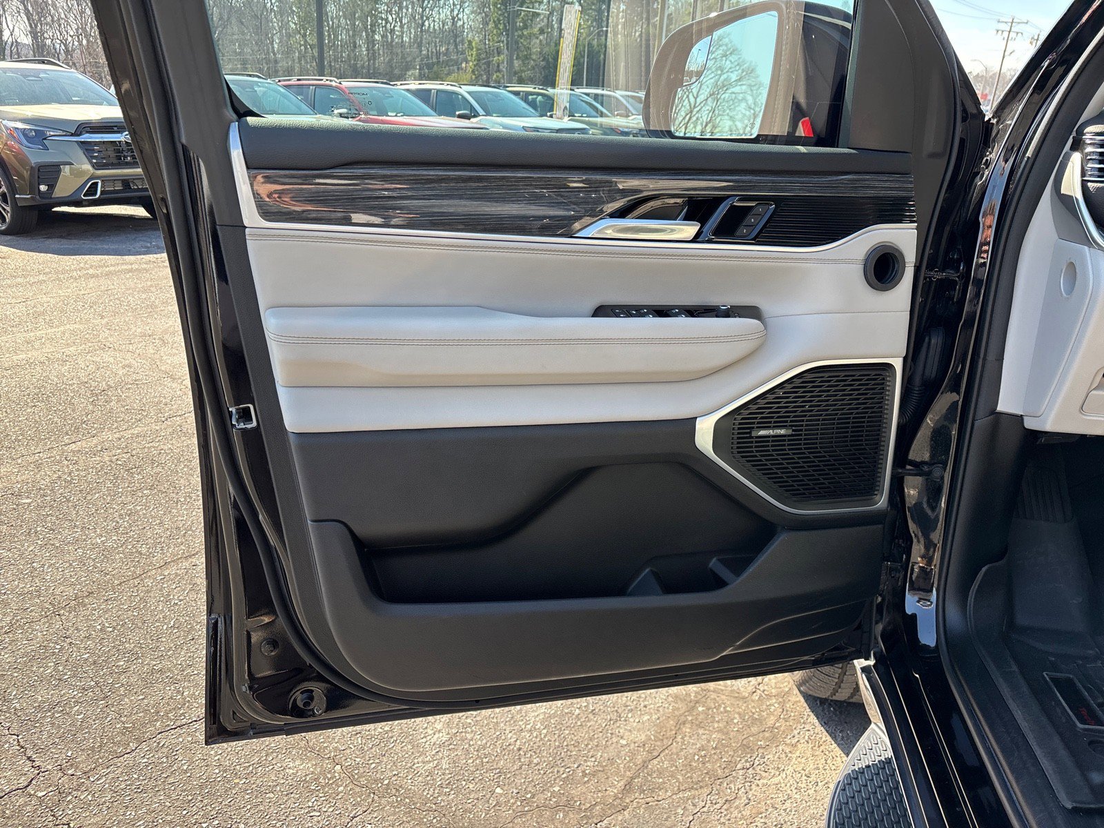 Used 2022 Jeep Wagoneer Series III w/ Flexible Seating Group image 10