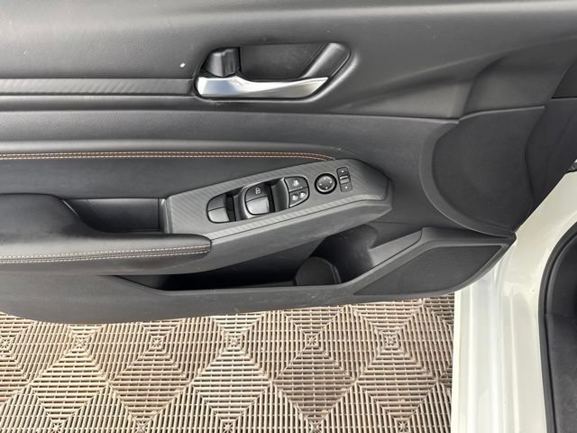 Used 2020 Nissan Altima 2.5 SR w/ Premium Package FWD image 22