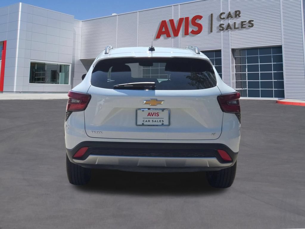Used 2025 Chevrolet Trax LT w/ LT Convenience Package FWD image 5
