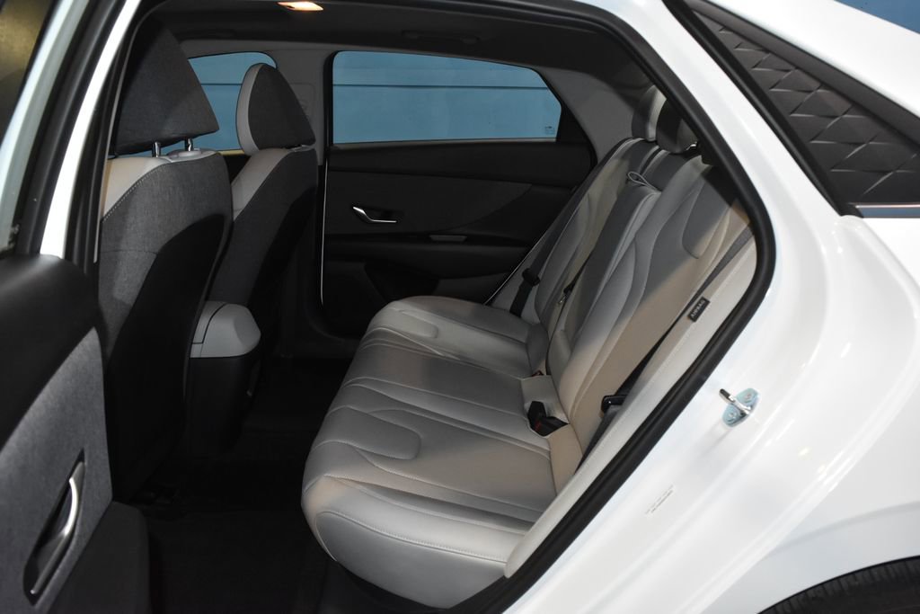 Used 2025 Hyundai Elantra Limited image 20