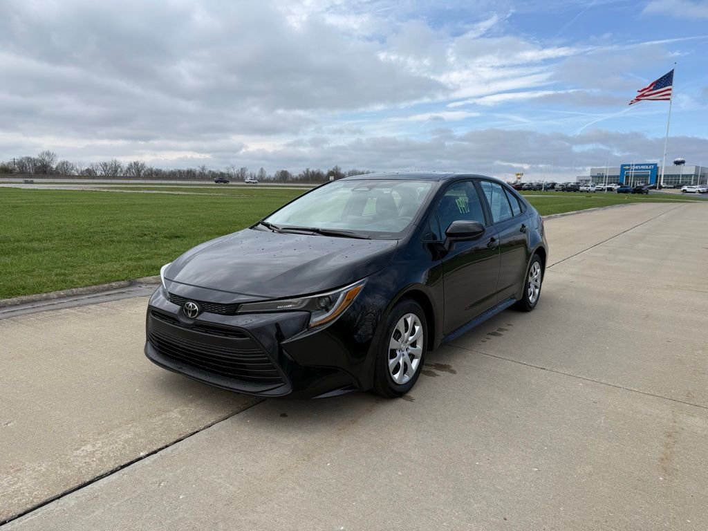Used 2025 Toyota Corolla LE image 9