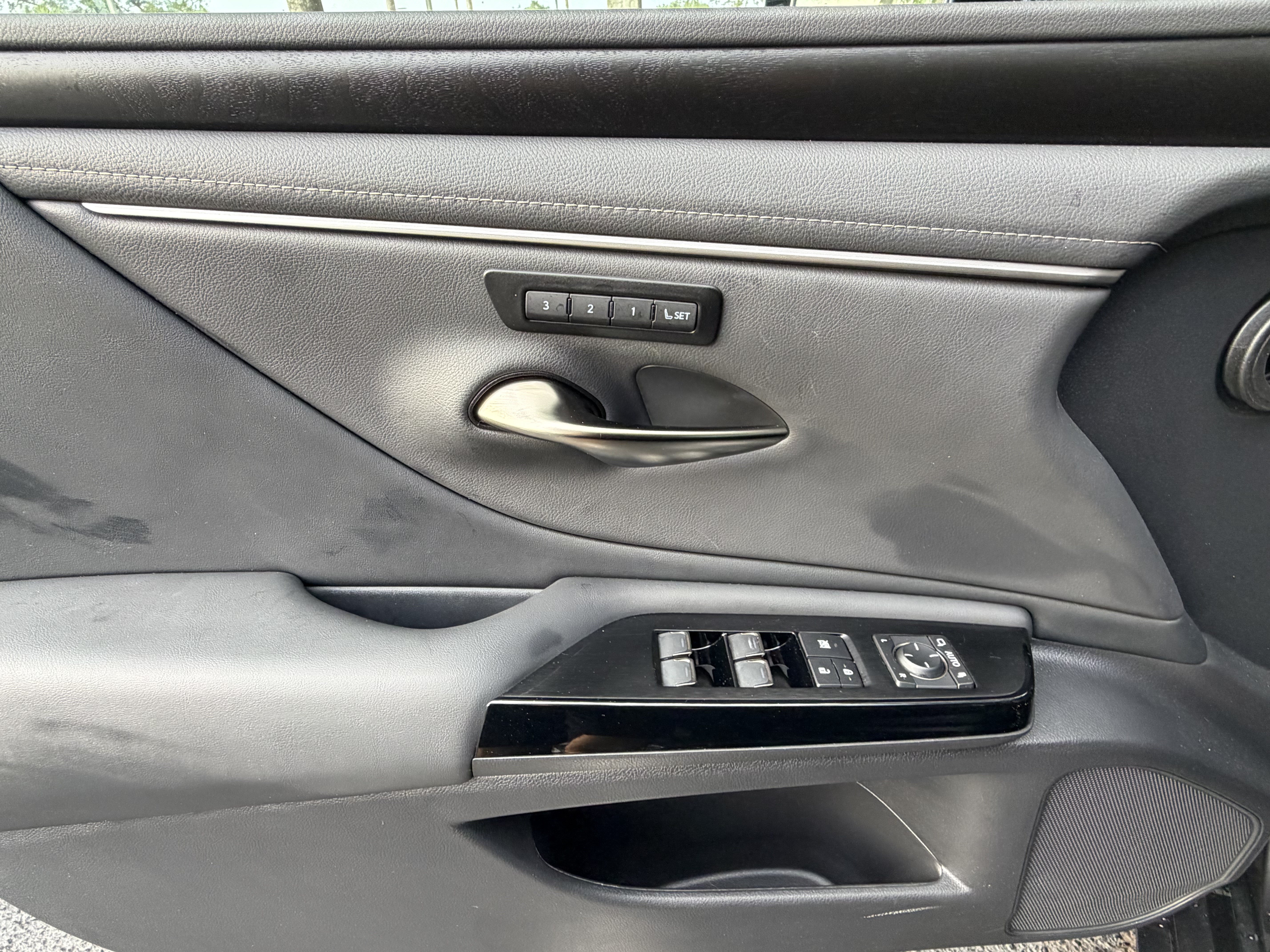 Certified 2025 Lexus ES 350 w/ Premium Package FWD image 12