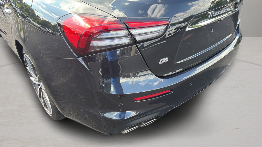Used 2023 Maserati Ghibli Modena Q4 AWD/4WD image 12