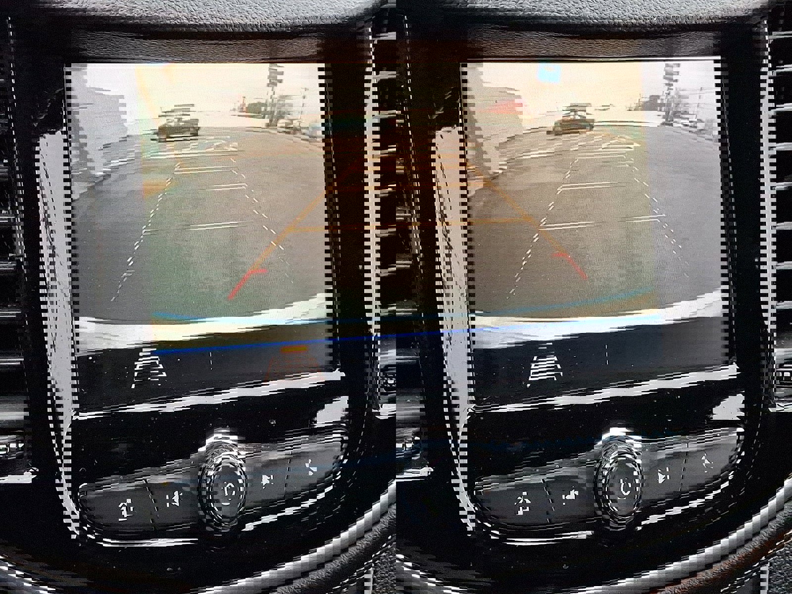 Used 2022 Chevrolet Trax LT w/ LT Convenience Package image 18