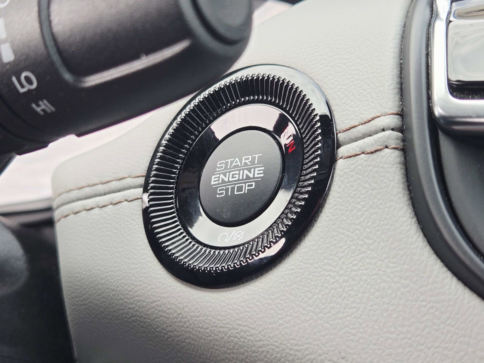 Used 2025 Jeep Compass Limited image 32