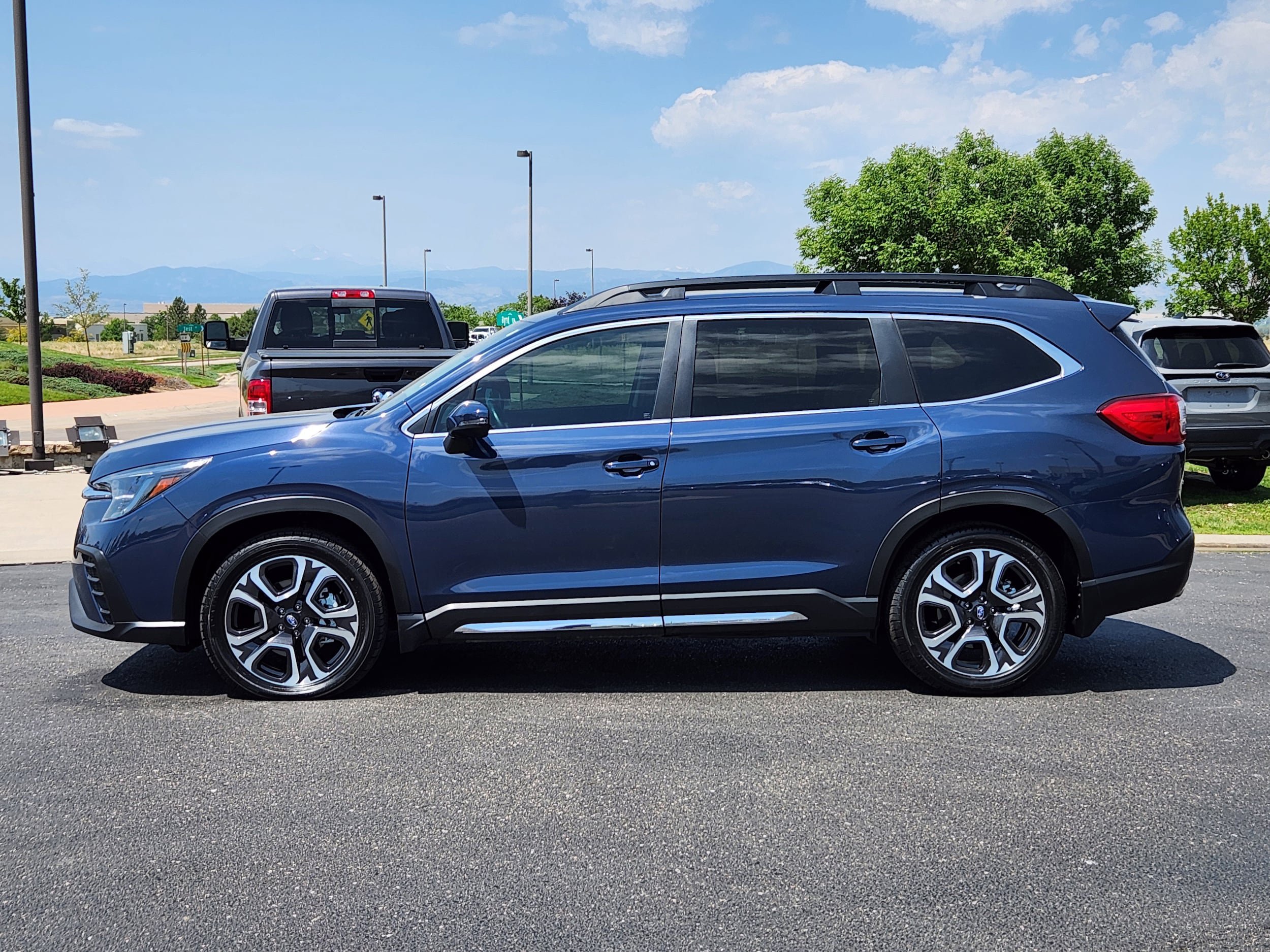 Used 2023 Subaru Ascent Limited AWD/4WD image 2
