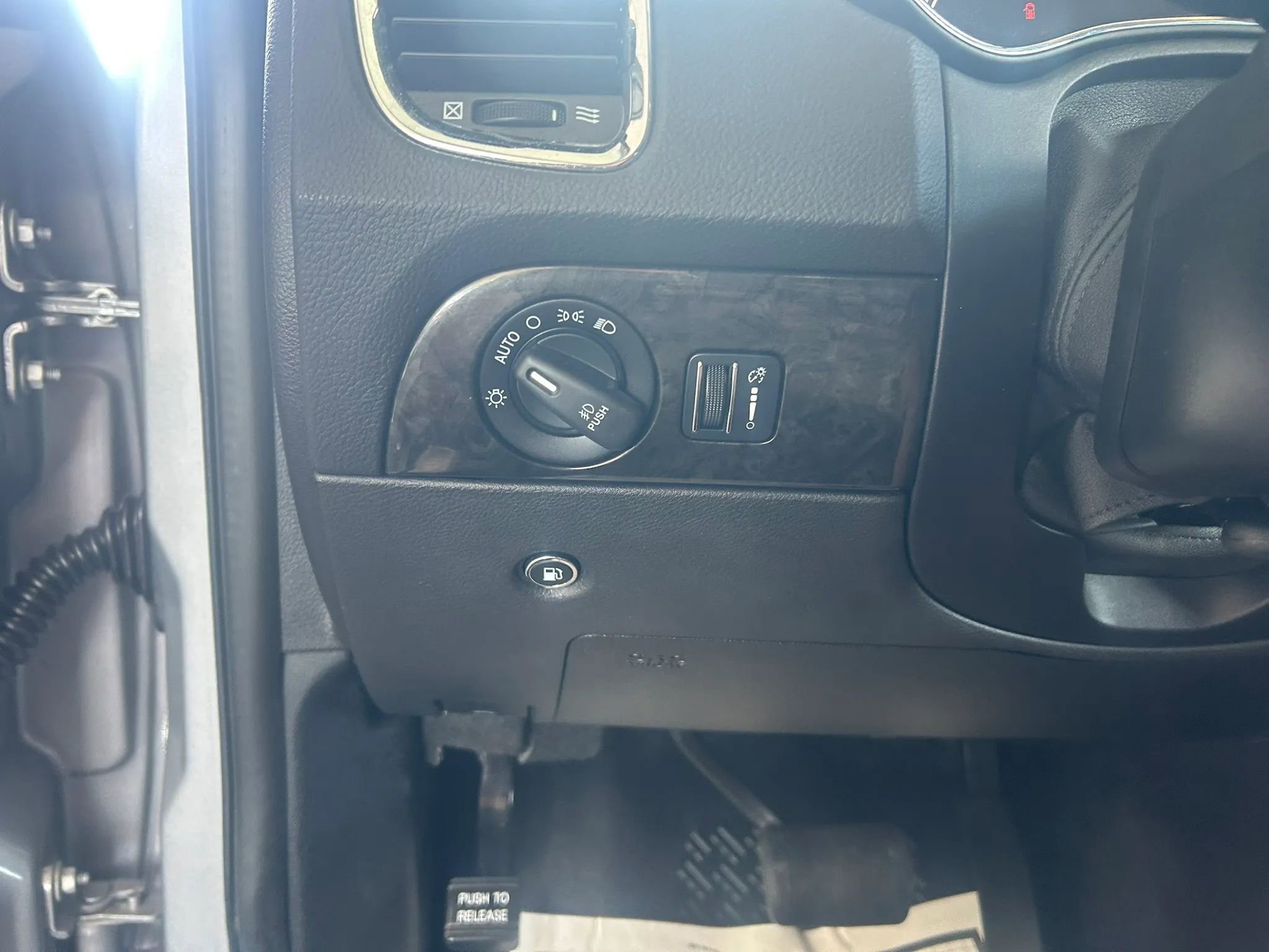 Used 2015 Dodge Durango Limited w/ Nav & Power Liftgate Group AWD/4WD image 17