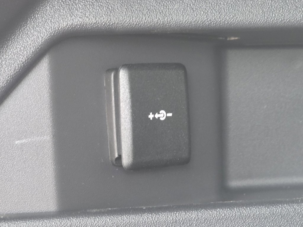 New 2025 Land Rover Discovery Sport Dynamic SE image 18