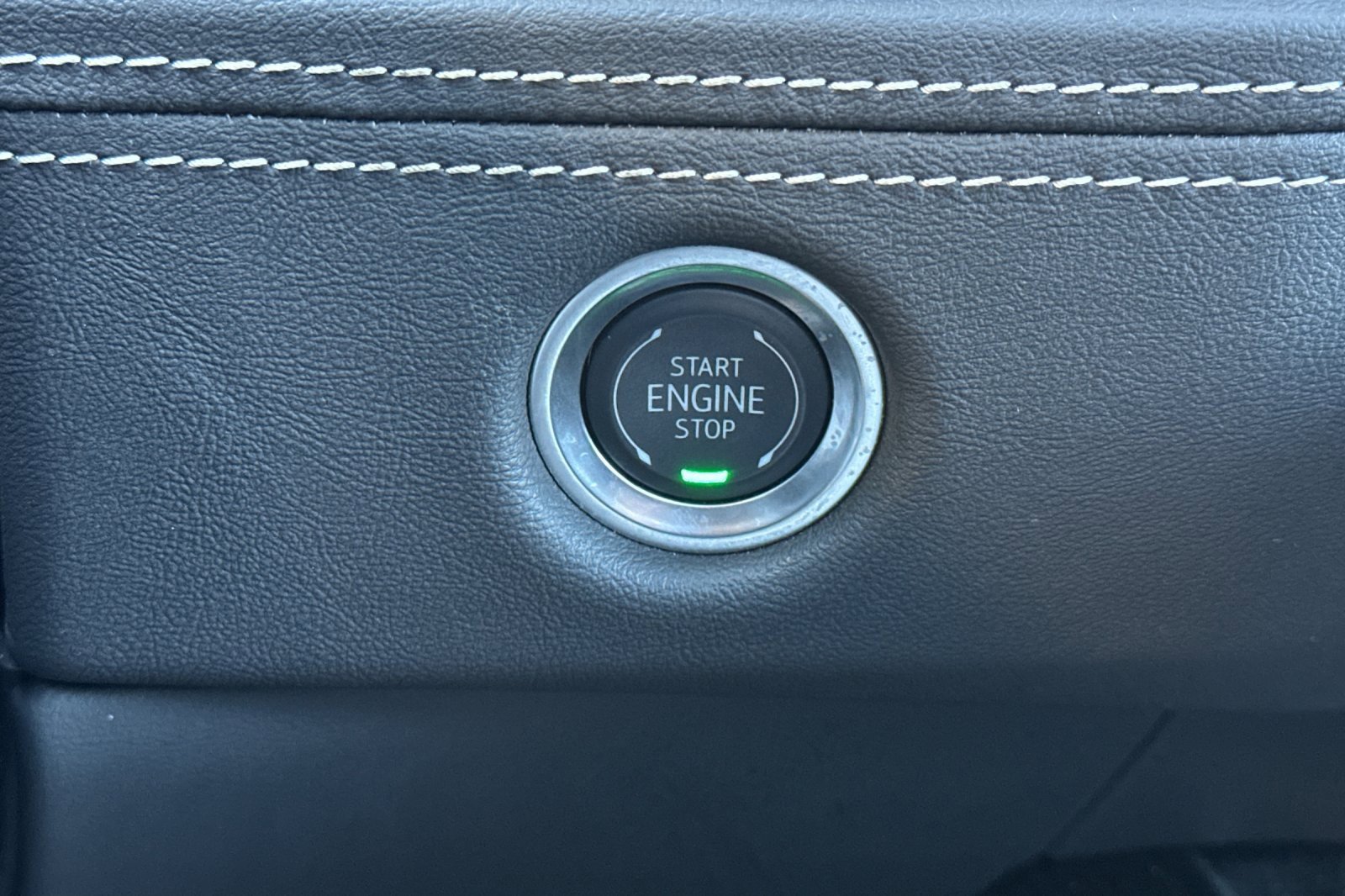 Used 2025 Cadillac Escalade Premium Luxury image 33