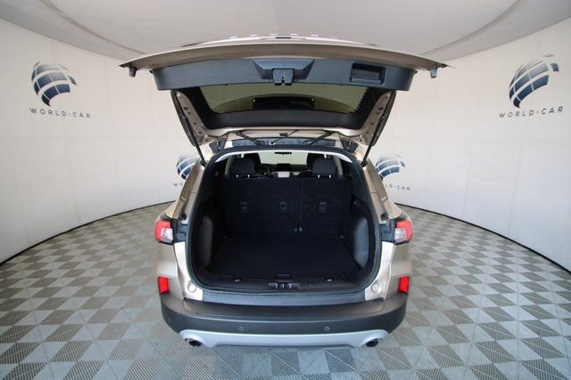 Used 2021 Ford Escape SE image 9