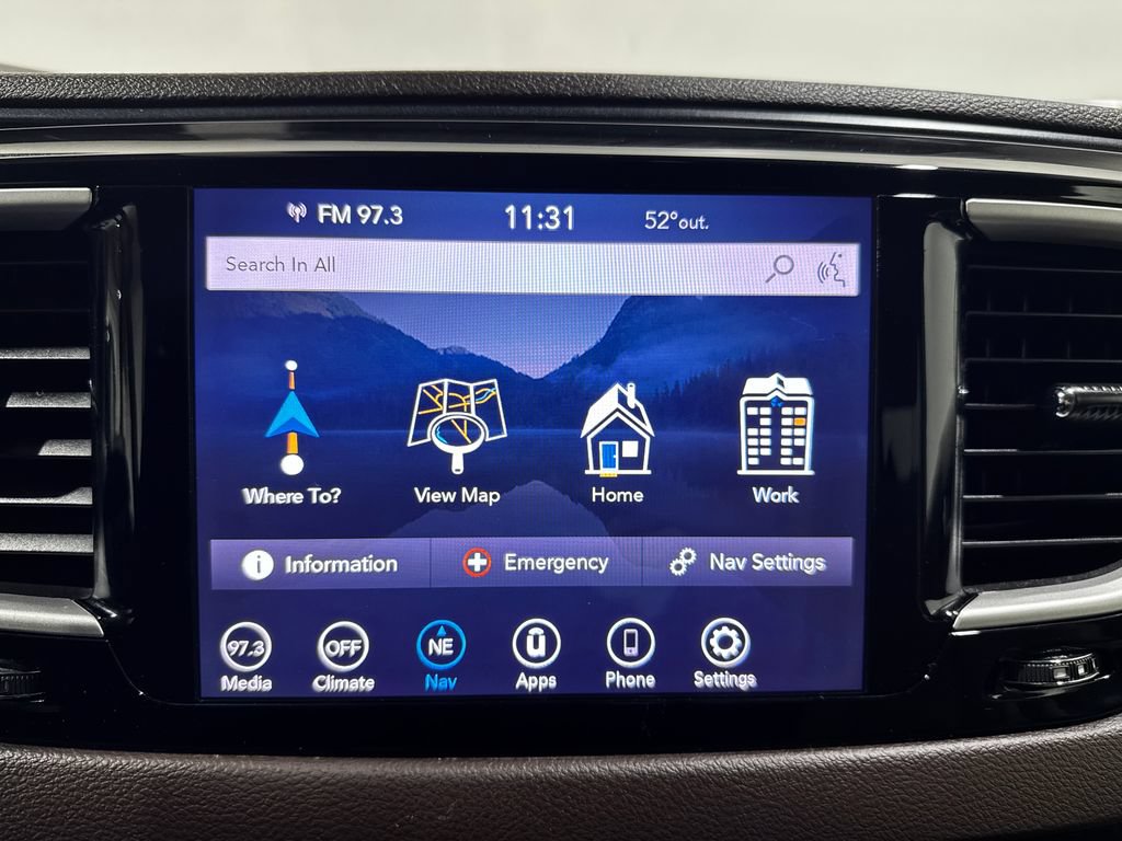 Used 2020 Chrysler Pacifica Touring w/ Advanced Safetytec Group FWD image 13