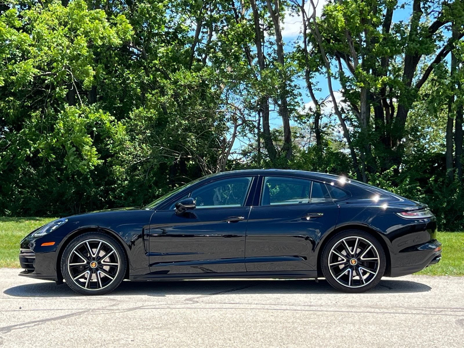 Certified 2023 Porsche Panamera 4 Platinum Edition AWD/4WD image 2
