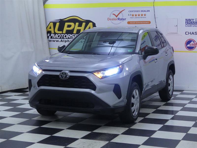Used 2022 Toyota RAV4 LE AWD/4WD image 2