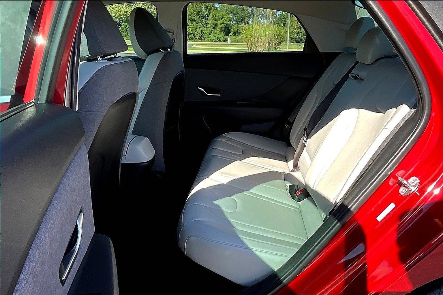 Used 2023 Hyundai Elantra Limited w/ Cargo Package image 19