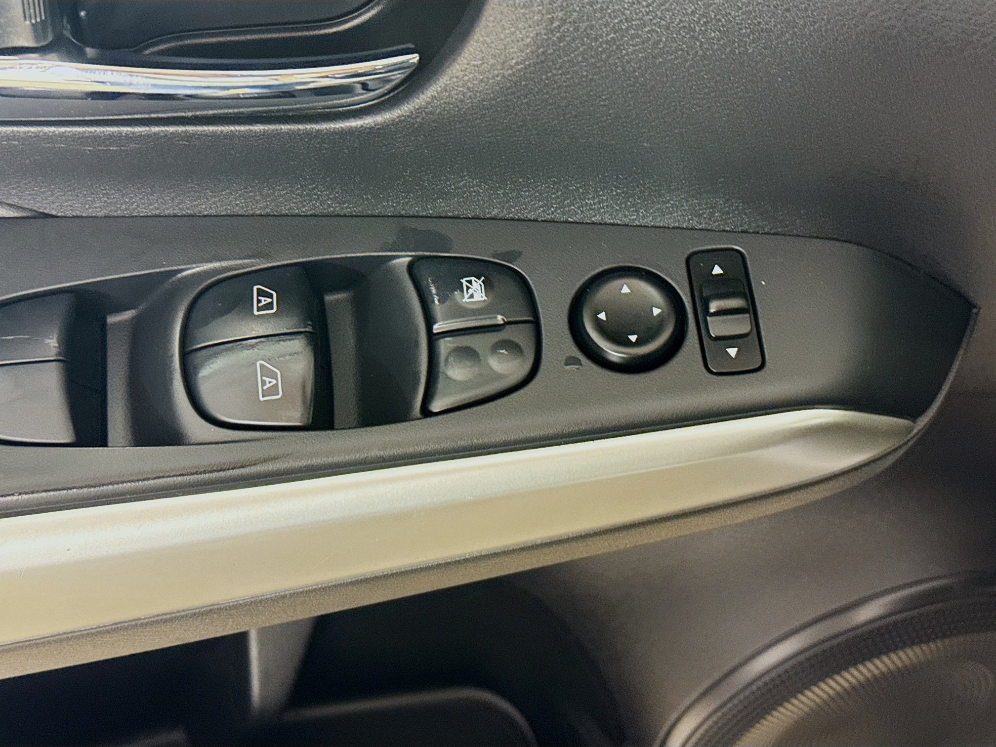 Used 2019 Nissan Kicks SR w/ SR Premium Package FWD image 20