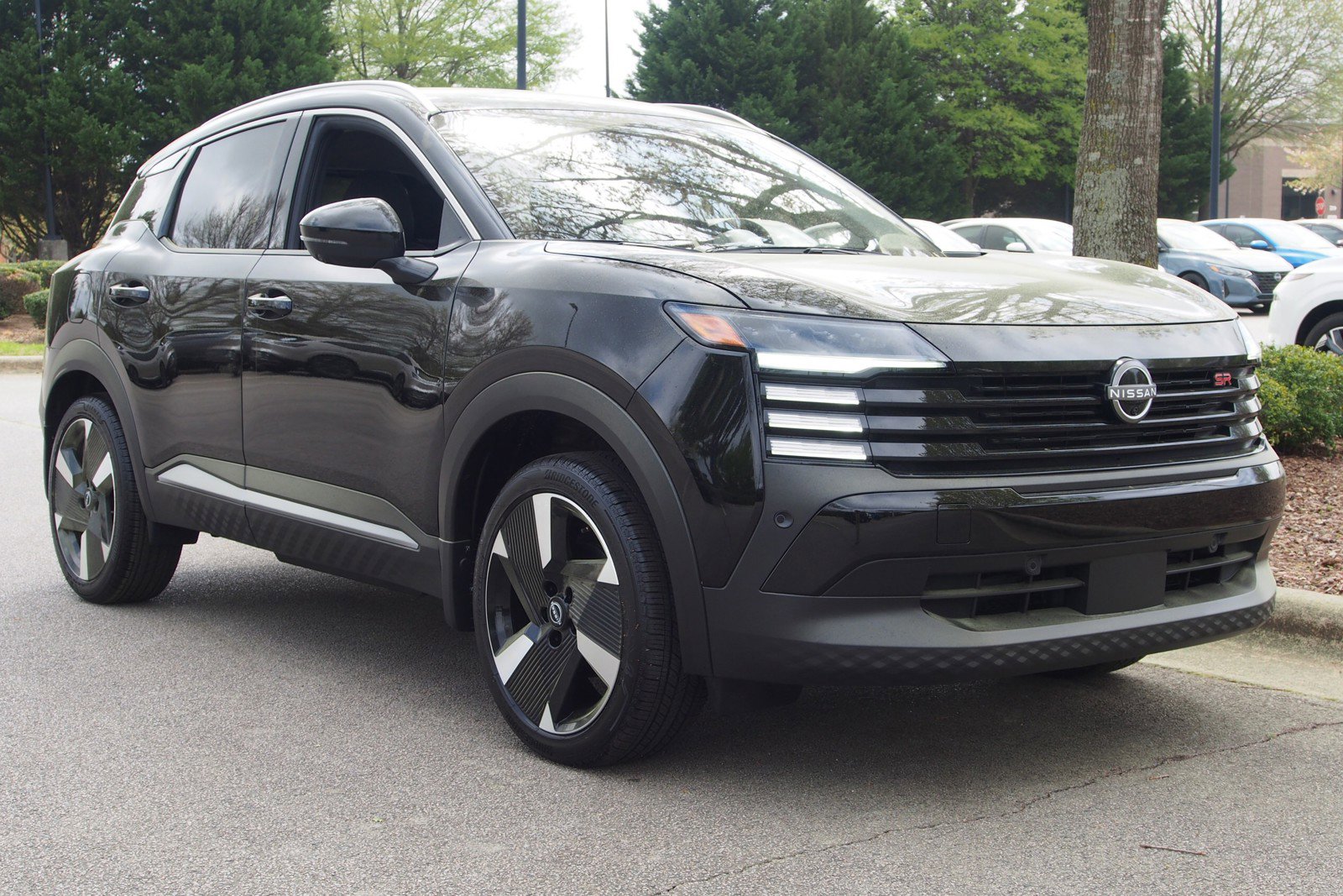 Used 2025 Nissan Kicks SR image 1