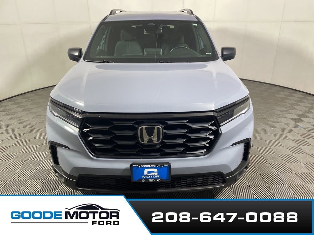 Used 2025 Honda Pilot Sport image 3