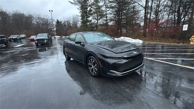 Used 2024 Toyota Crown Limited image 27