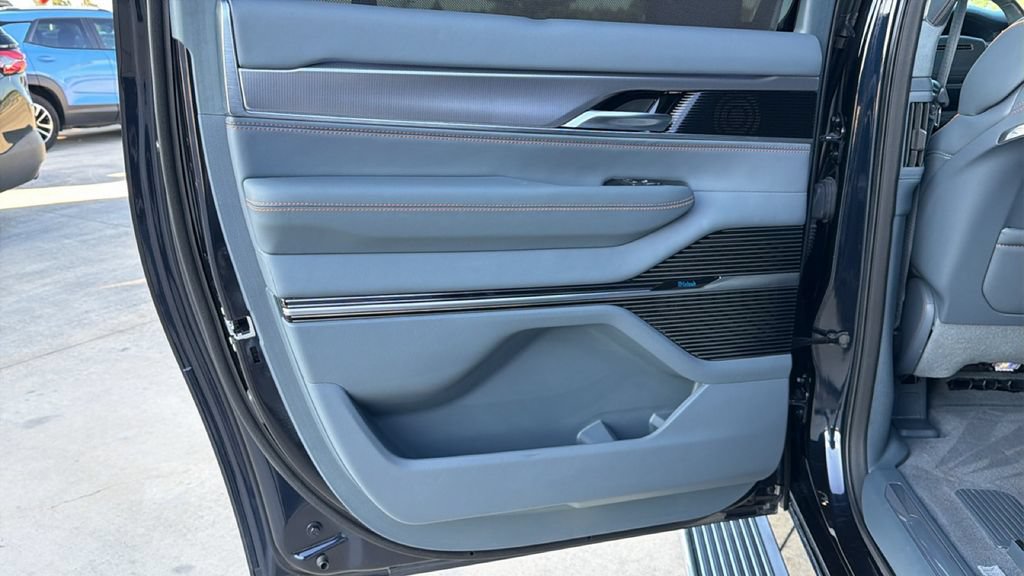 Used 2023 Jeep Grand Wagoneer L Series II w/ Premium Group II AWD/4WD image 25