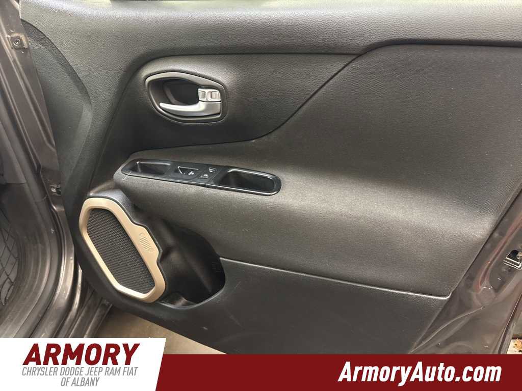 Used 2016 Jeep Renegade Latitude image 32