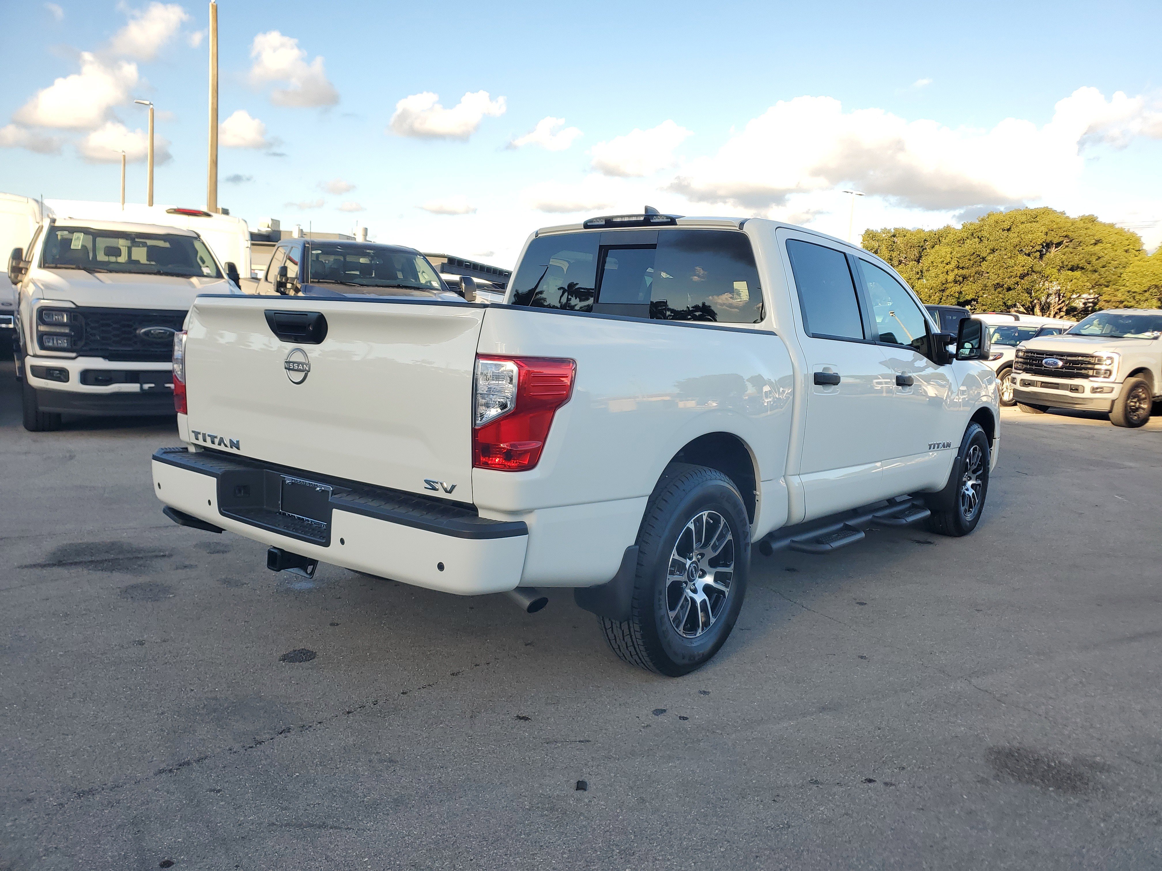 Certified 2024 Nissan Titan SV w/ SV Convenience Package image 7