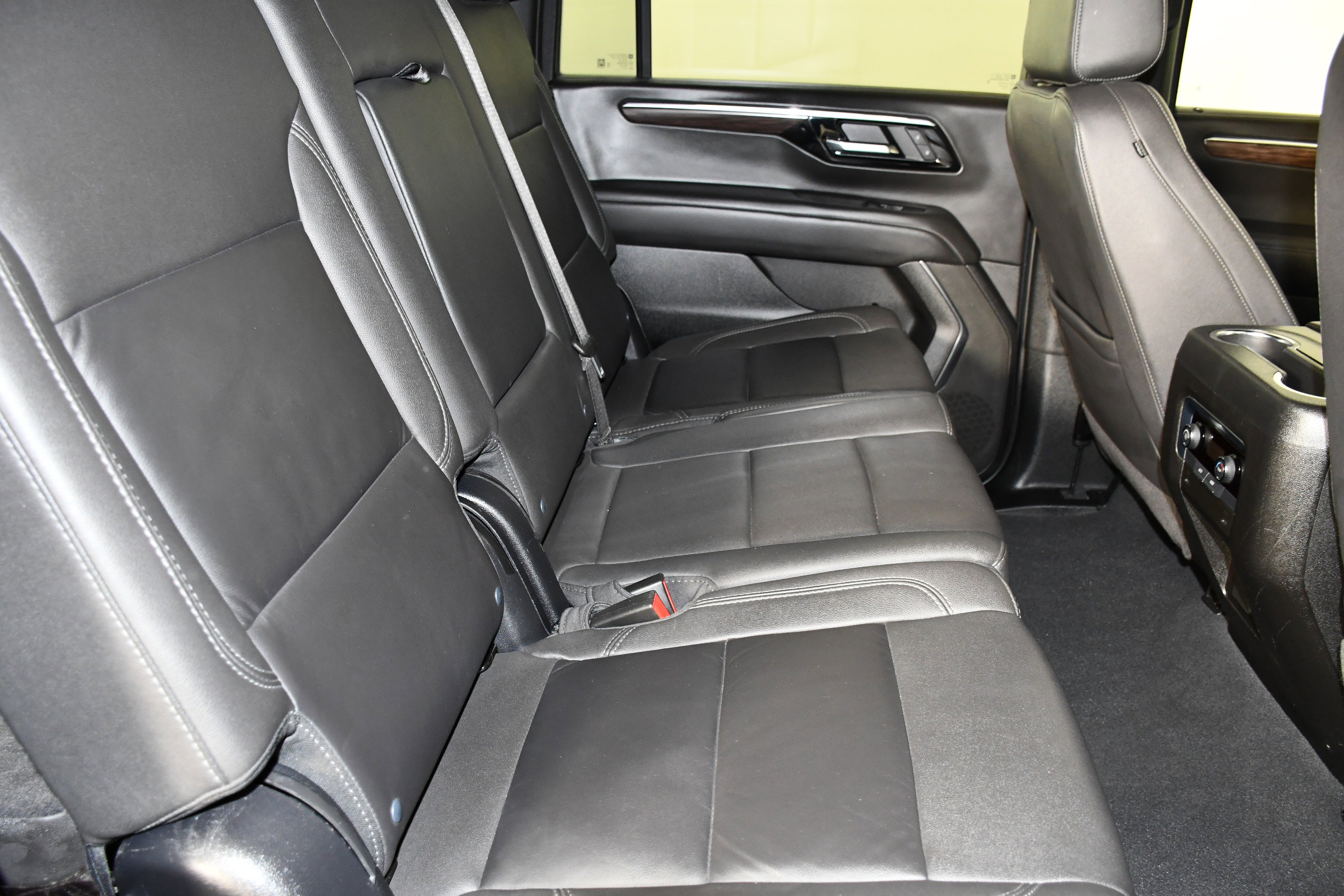Used 2025 Chevrolet Suburban Z71 image 47