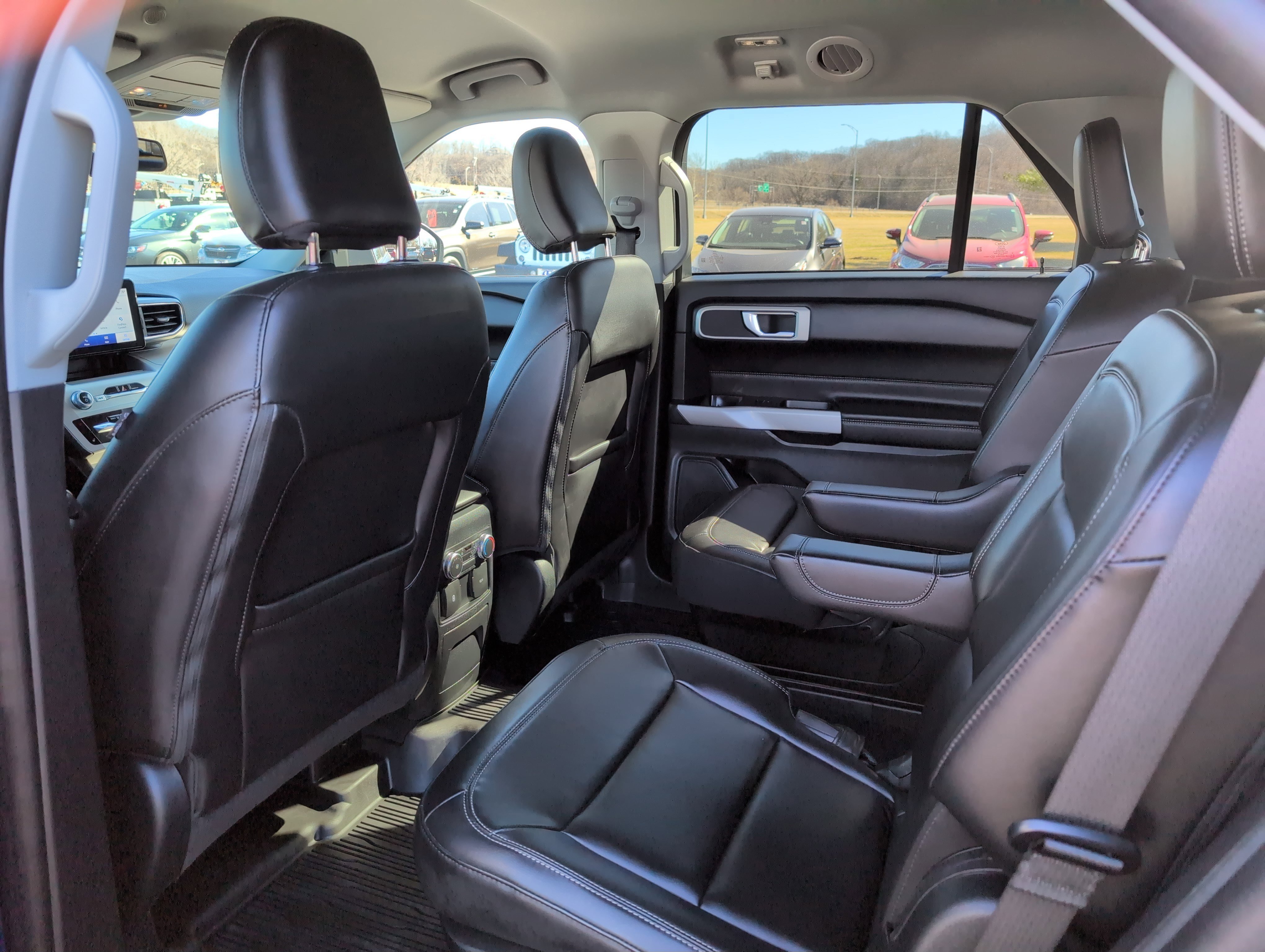 Used 2022 Ford Explorer XLT w/ Equipment Group 202A image 30