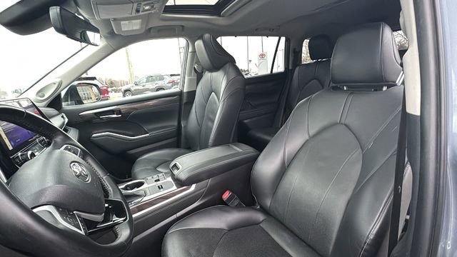 Used 2023 Toyota Highlander Limited image 29