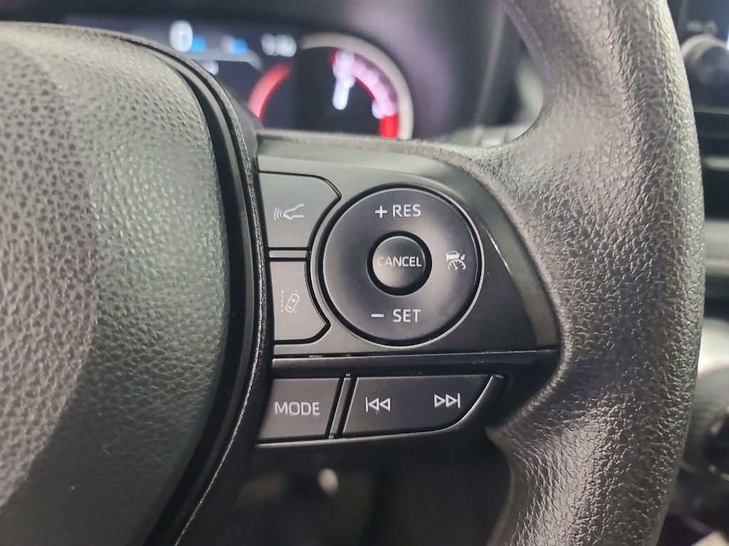 Used 2025 Toyota RAV4 XLE AWD/4WD image 31