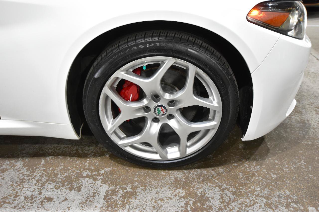Used 2019 Alfa Romeo Giulia Ti AWD/4WD image 49
