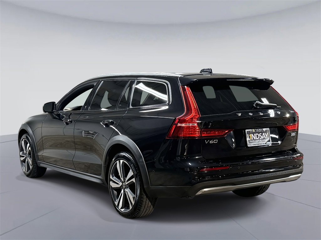 Used 2025 Volvo V60 B5 Cross Country Plus image 12