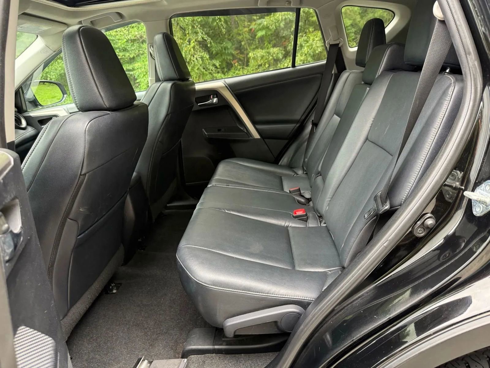 Used 2015 Toyota RAV4 Limited image 19