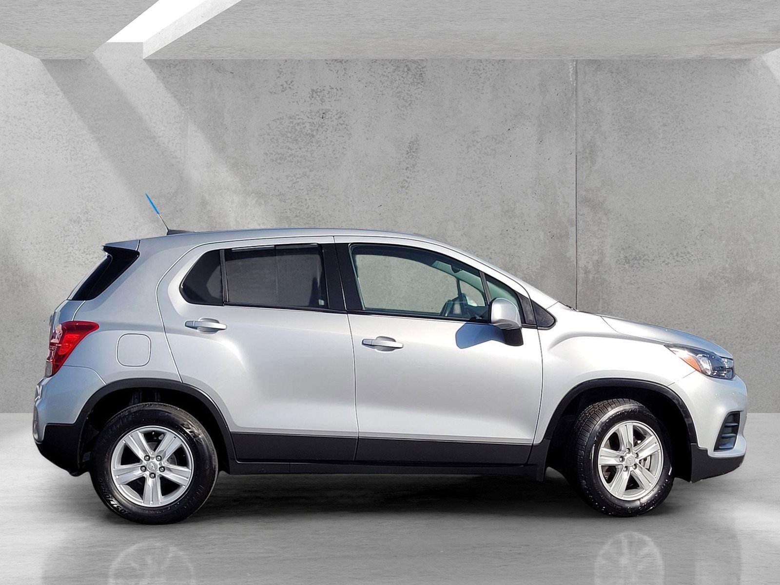 Used 2020 Chevrolet Trax LS w/ Tint and Cruise Package FWD image 3