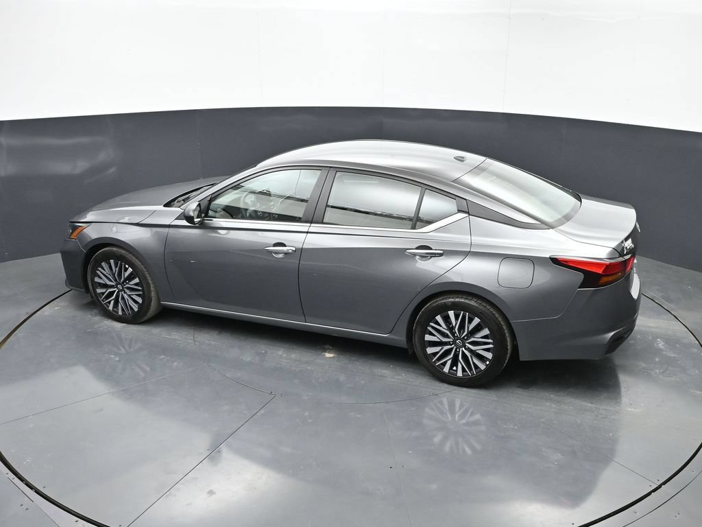 Used 2025 Nissan Altima 2.5 SV FWD image 32