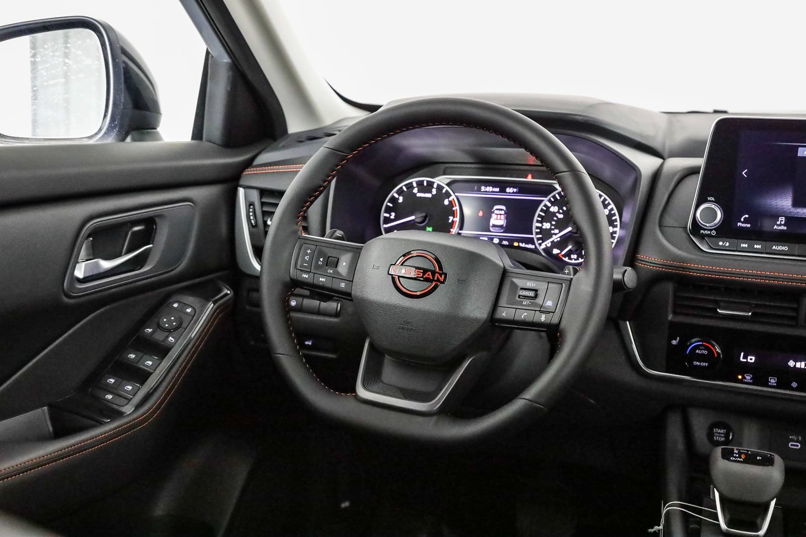 Used 2025 Nissan Rogue SV AWD/4WD image 17
