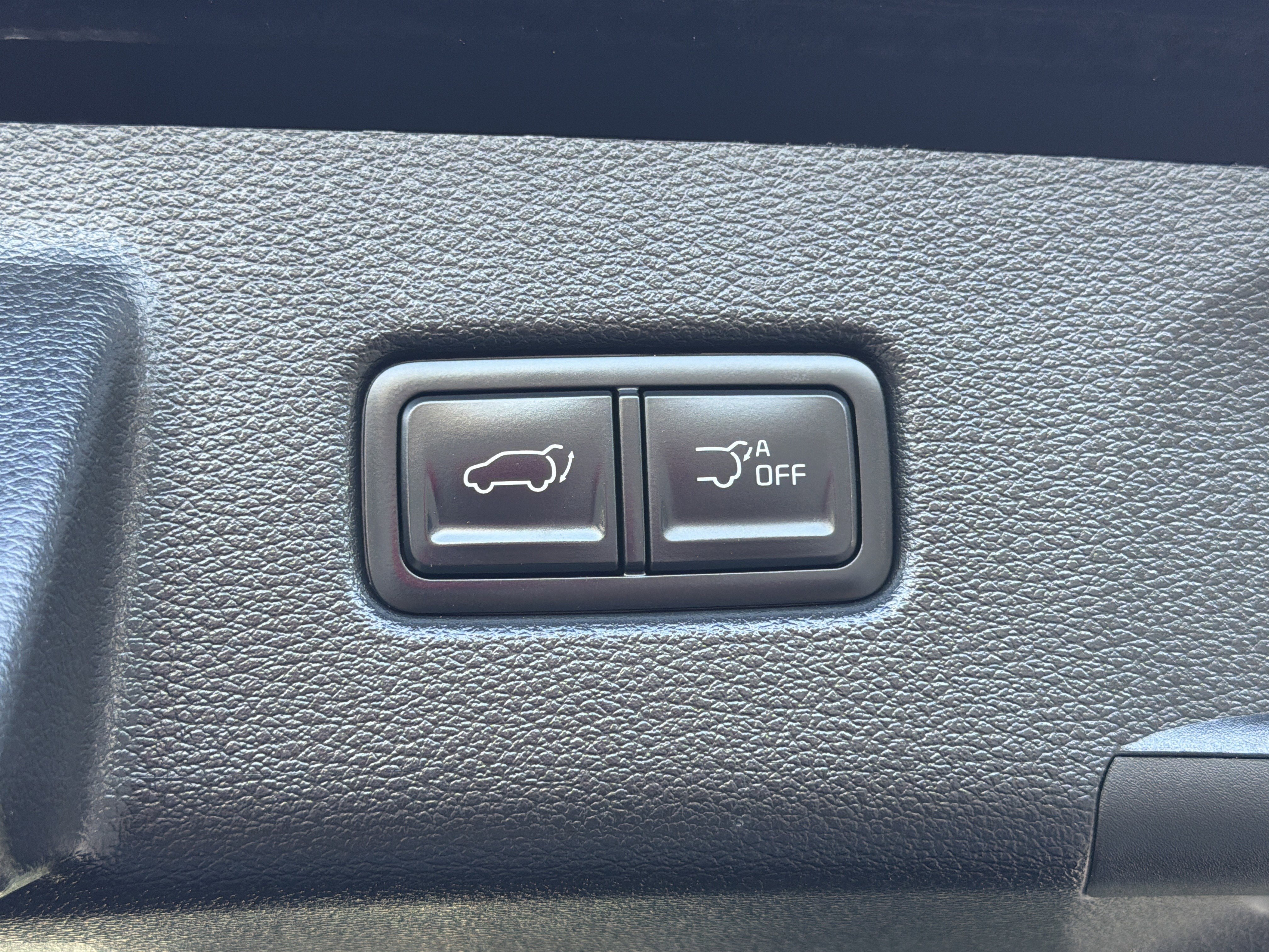 Used 2023 Kia Telluride EX w/ EX Captain's Chair Package image 19