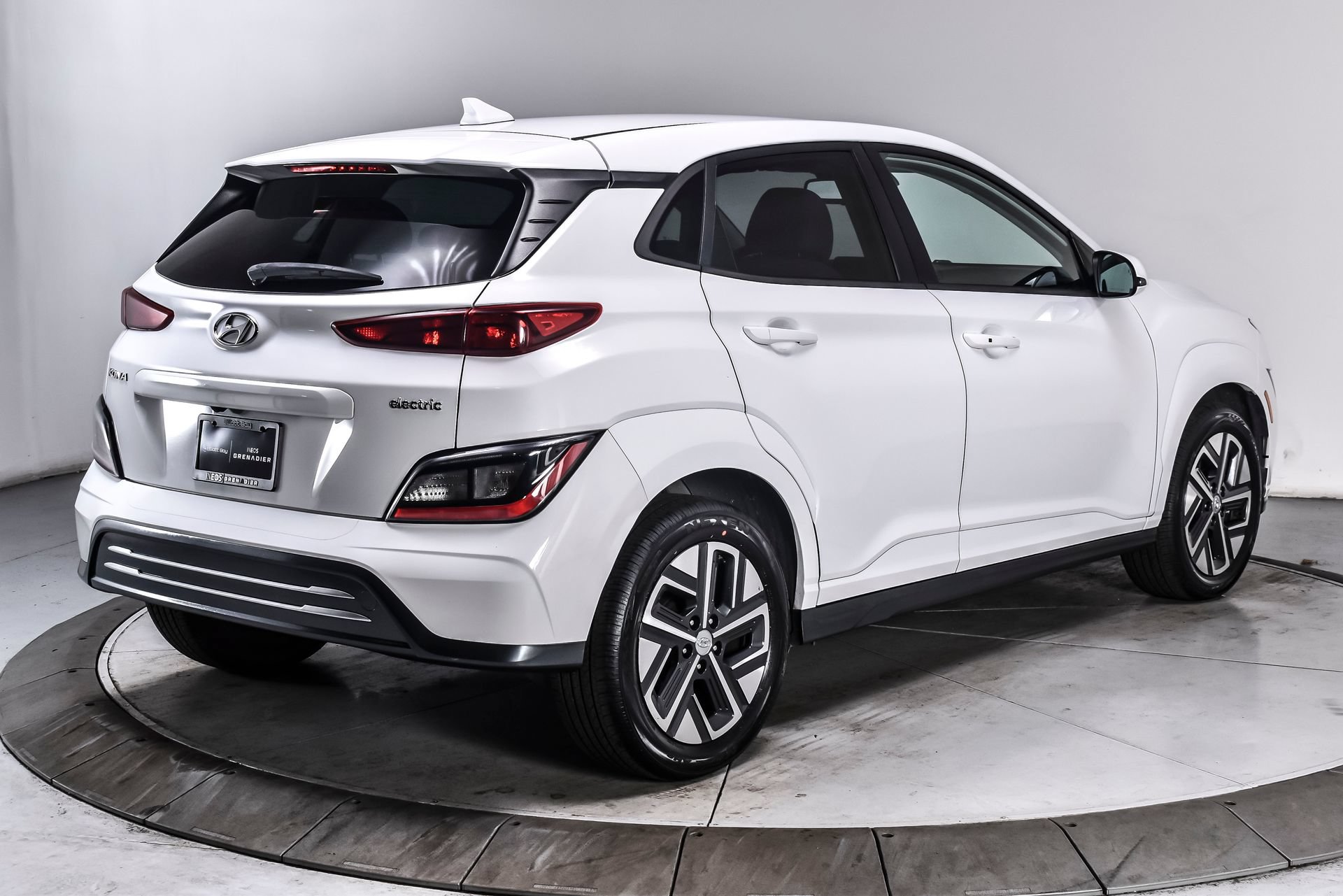 Used 2023 Hyundai Kona SE w/ Cargo Package FWD image 6