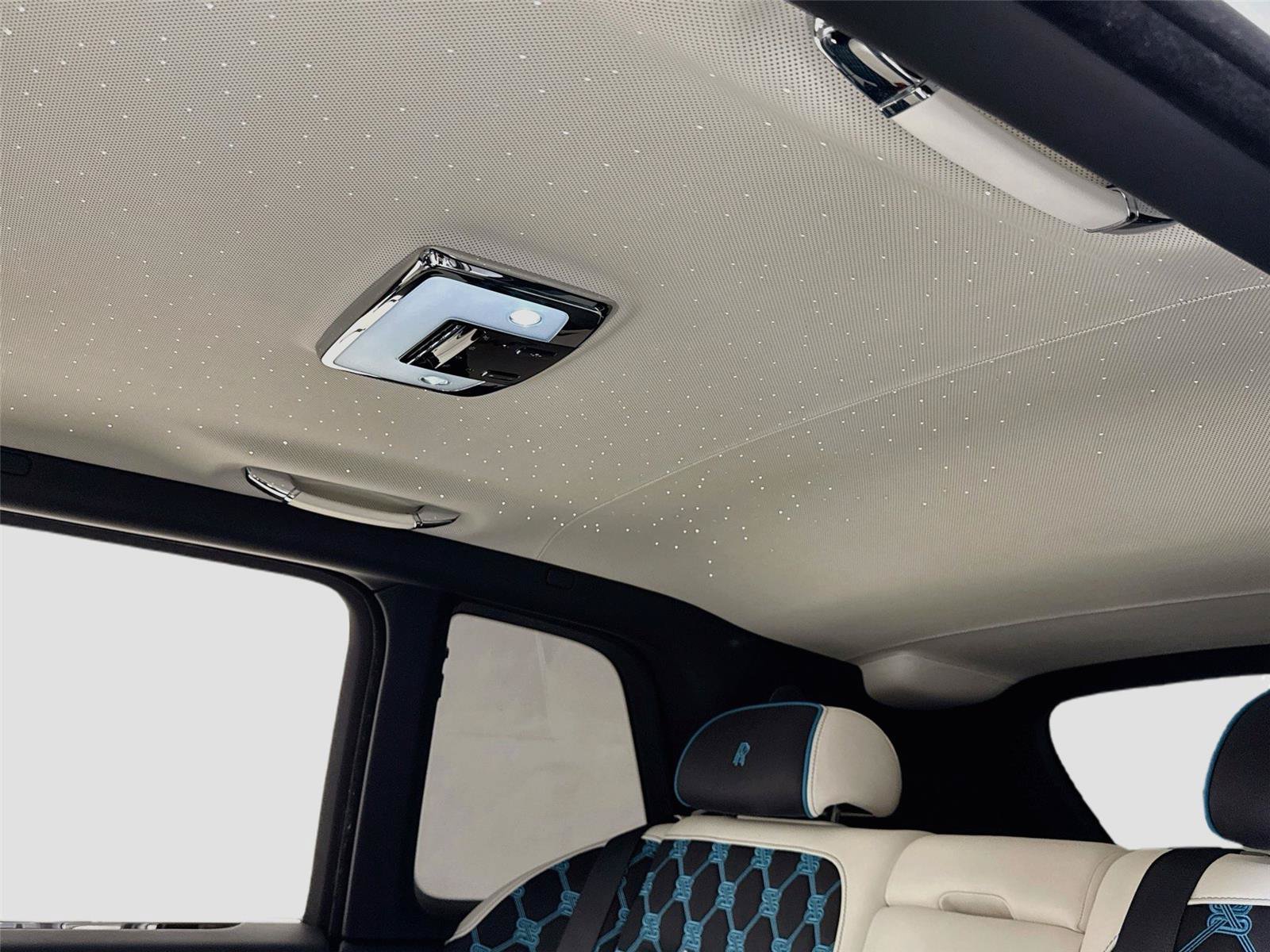 Used 2025 Rolls-Royce Cullinan AWD/4WD image 30