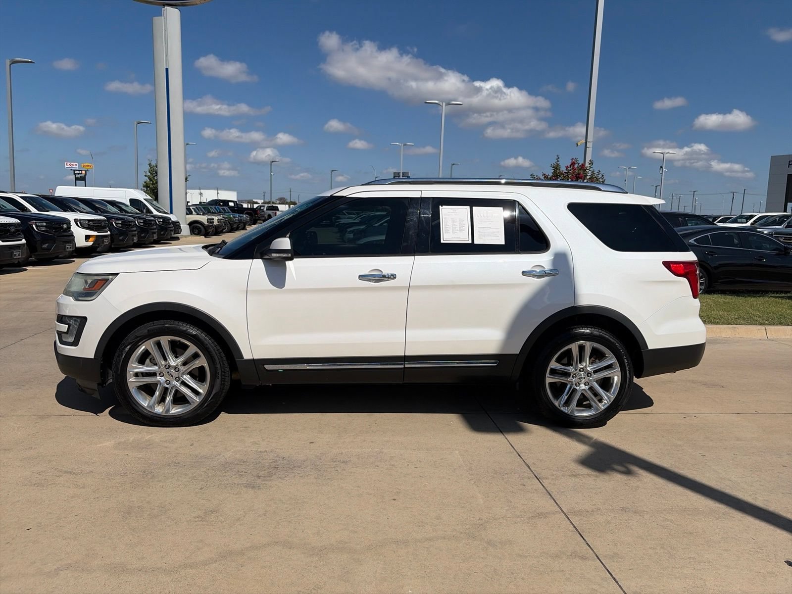 Used 2017 Ford Explorer Limited FWD image 2
