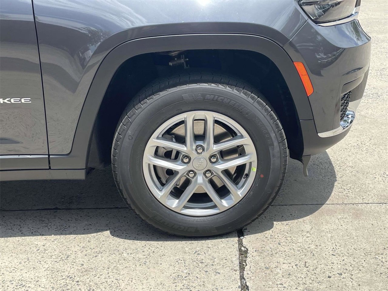 New 2025 Jeep Grand Cherokee L Laredo image 39