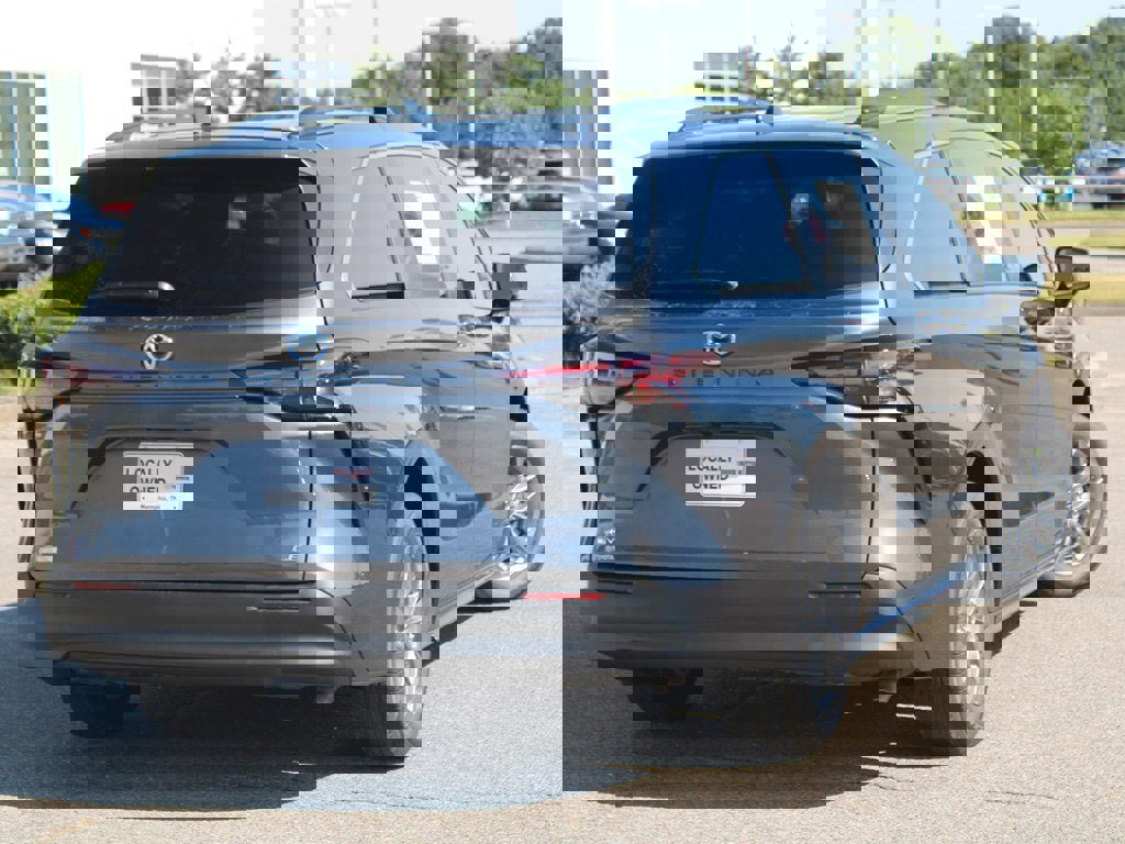 Used 2025 Toyota Sienna LE image 30