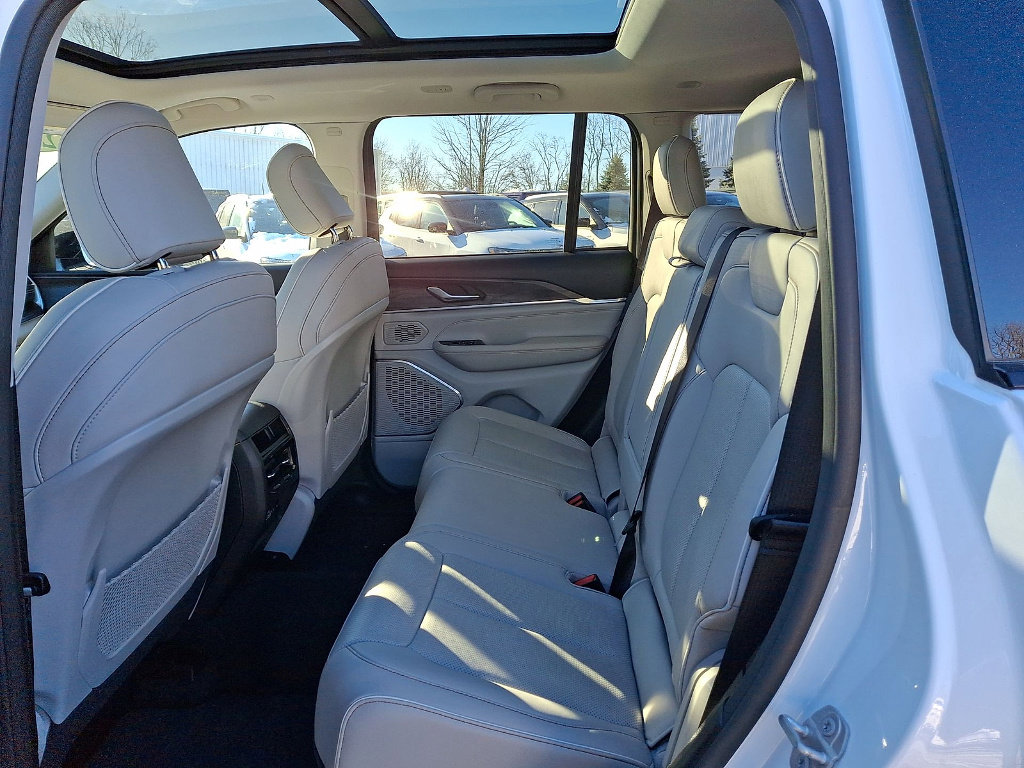 Certified 2023 Jeep Grand Cherokee Overland image 20