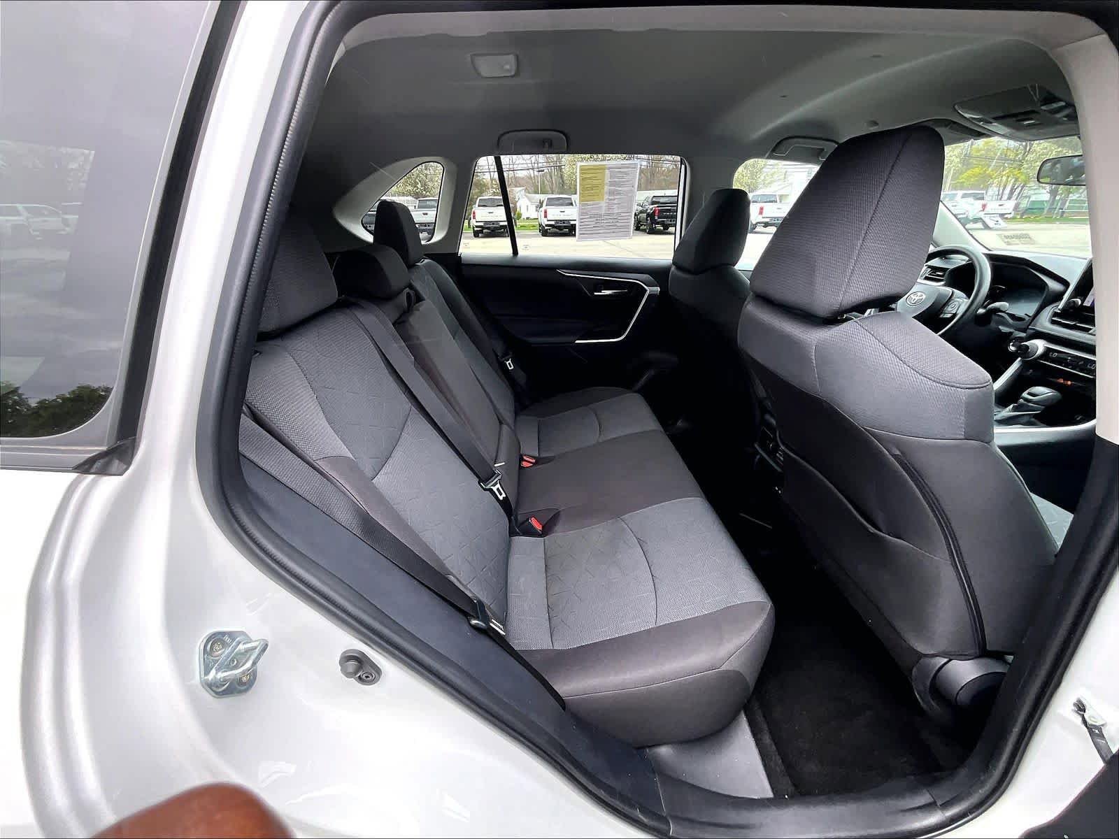 Used 2025 Toyota RAV4 XLE image 16