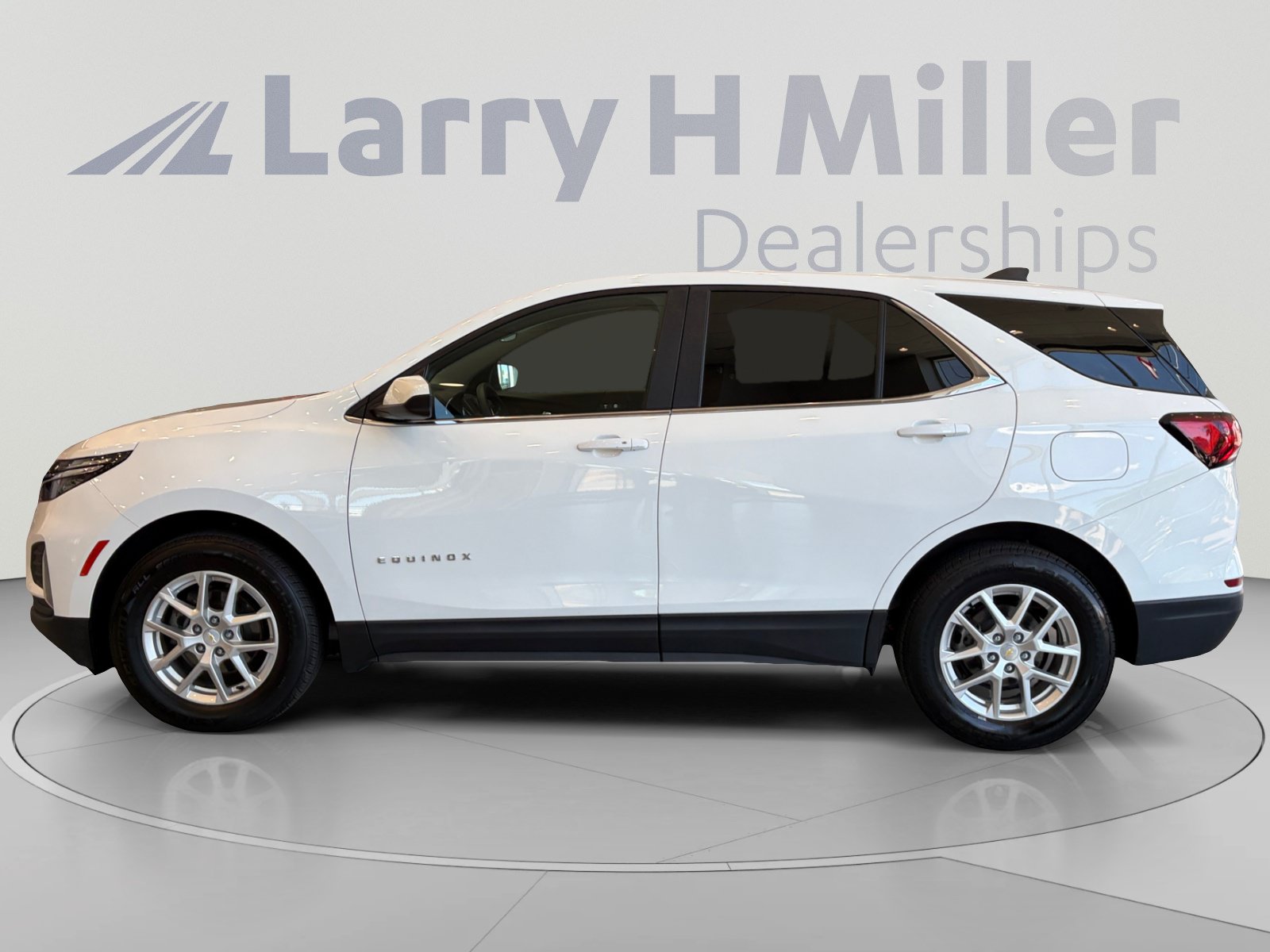 Used 2022 Chevrolet Equinox LT AWD/4WD image 2