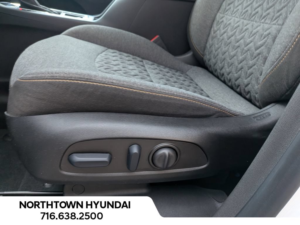Used 2023 Chevrolet Equinox LT FWD image 28